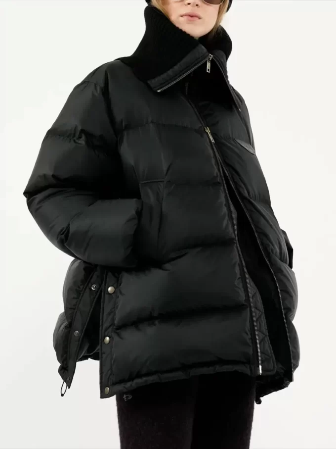 Chaqueta acolchada de cuello alto en nailon brillante