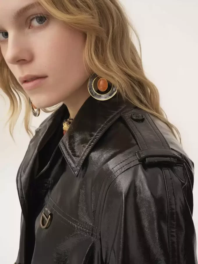 Chaqueta con cinturón de algodón recubierto brillante
