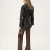 Chaqueta con cinturón de algodón recubierto brillante