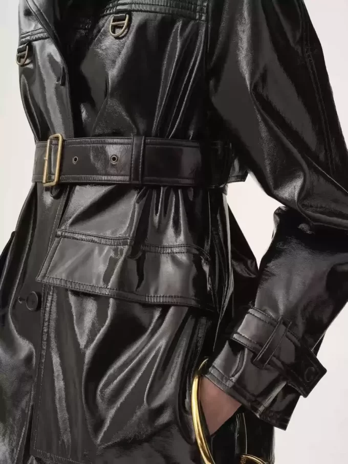 Chaqueta con cinturón de algodón recubierto brillante