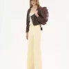 Chaqueta corta de piel con cuello redondo