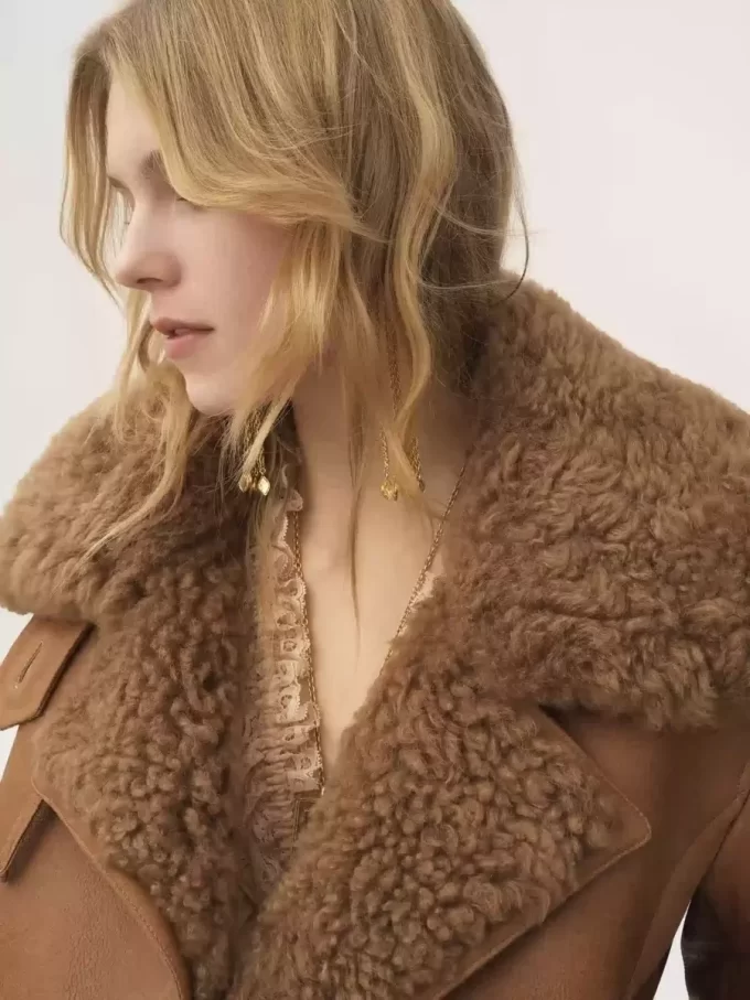Chaqueta corta de piel estilo caja