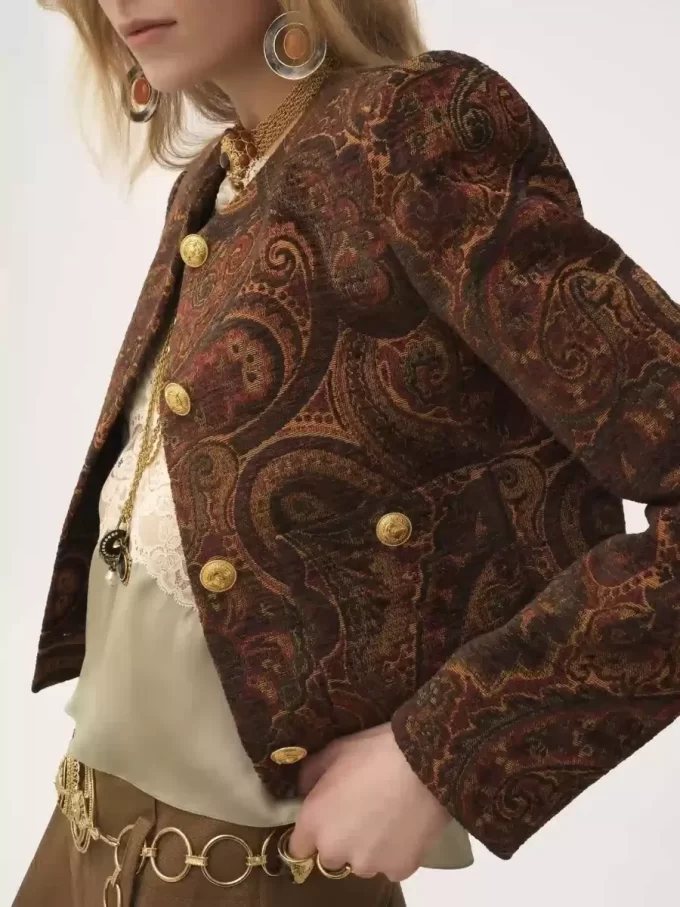Chaqueta cuadrada sin cuello en jacquard tapiz