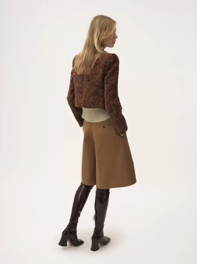 Chaqueta cuadrada sin cuello en jacquard tapiz