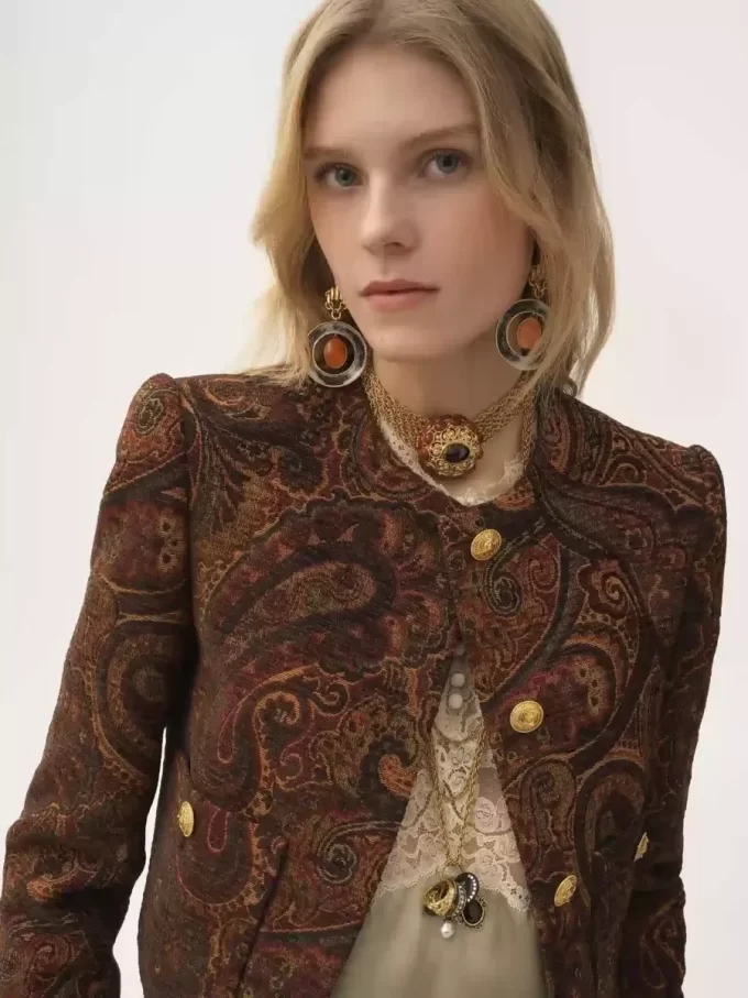 Chaqueta cuadrada sin cuello en jacquard tapiz