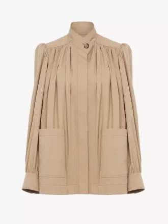 Chaqueta fruncida de cuello alto en gabardina de algodón