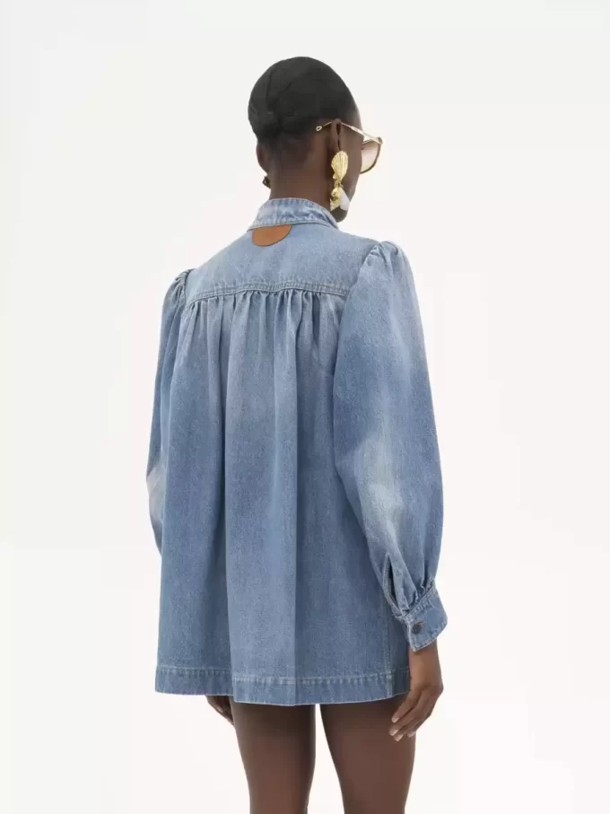 Chaqueta vaquera fruncida con cuello alto