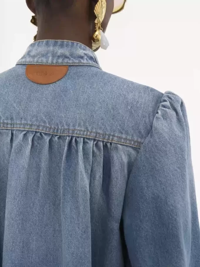 Chaqueta vaquera fruncida con cuello alto