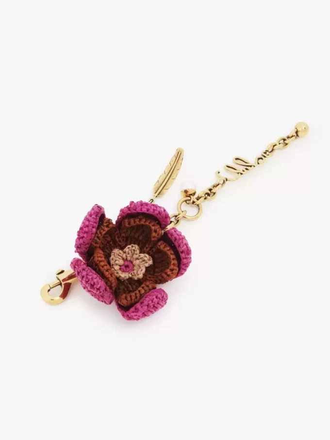 Charm para bolso con forma de flor en rafia y metal Charm para bolso con forma de flor en rafia y metal