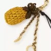 Charm para bolso con forma de piña en rafia, metal y piel