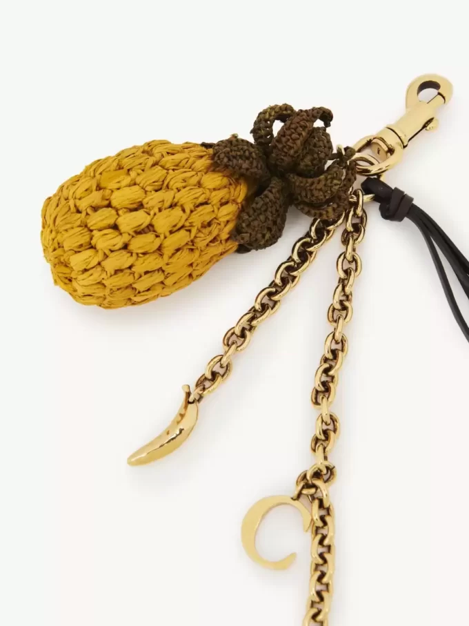 Charm para bolso con forma de piña en rafia, metal y piel
