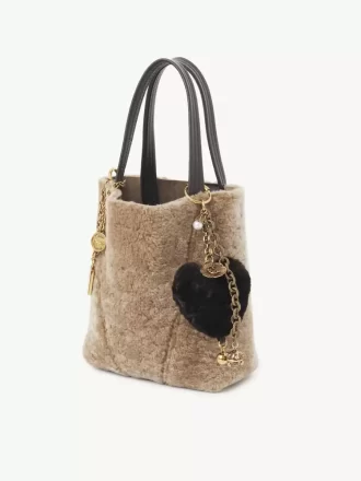 Charm para bolso de piel de oveja con forma de corazón de Chloé Symbols en latón