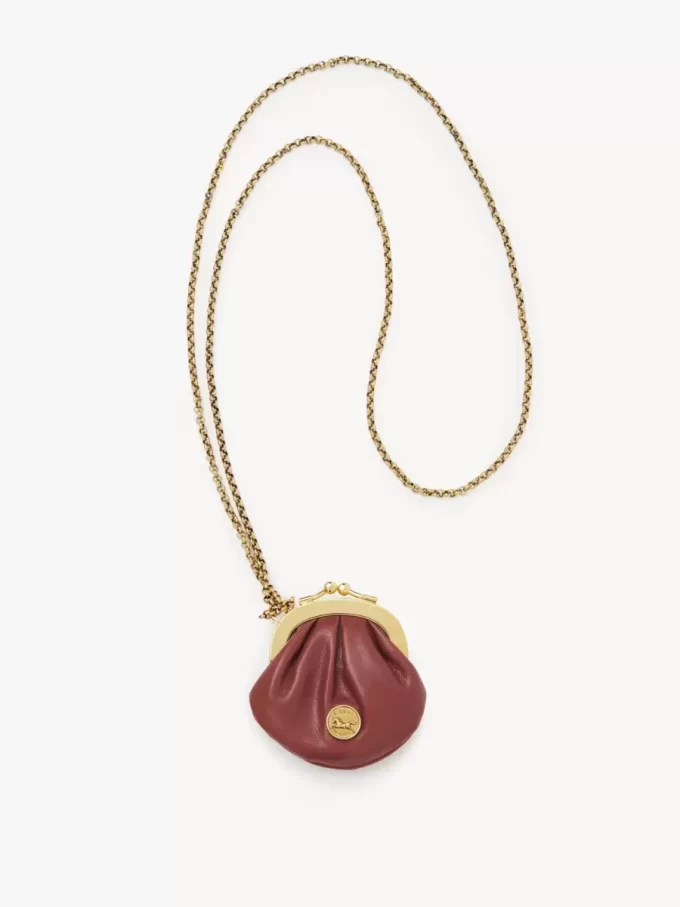Collar monedero con medalla de micro caballo en cuero granulado