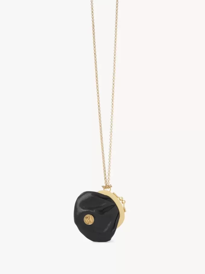 Collar monedero con medalla de micro caballo en cuero granulado