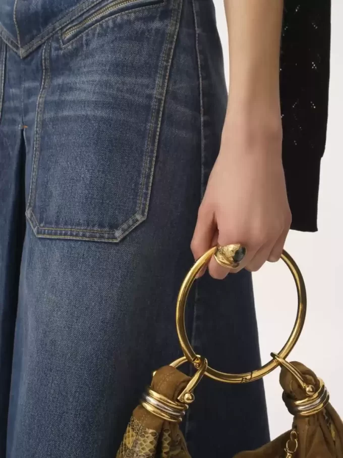 El anillo amuleto de Chloé