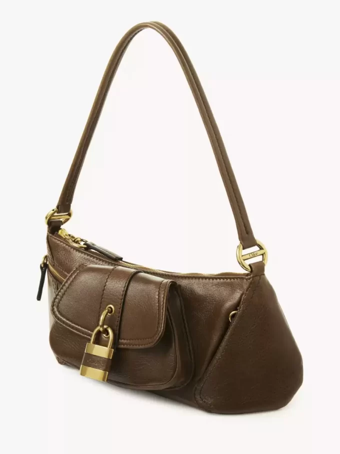 El bolso de hombro 99 en piel granulada El bolso de hombro 99 en piel granulada