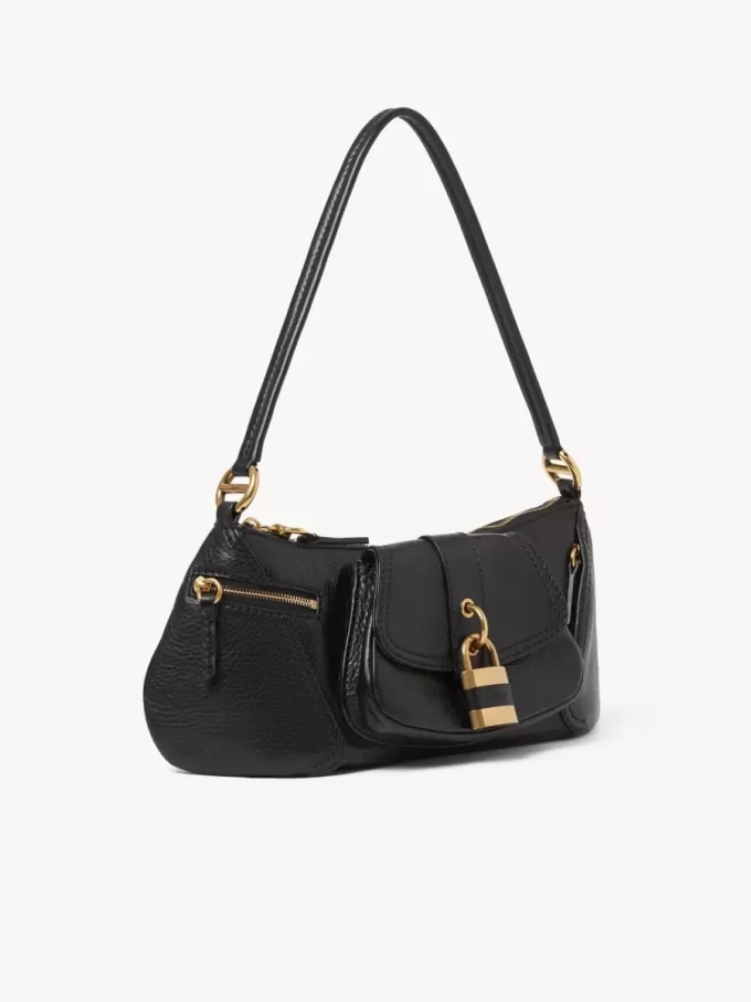El bolso de hombro 99 en piel granulada El bolso de hombro 99 en piel granulada