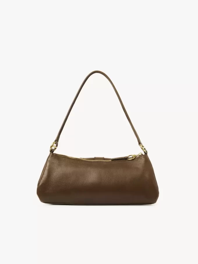 El bolso de hombro 99 en piel granulada El bolso de hombro 99 en piel granulada