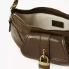 El bolso de hombro 99 en piel granulada El bolso de hombro 99 en piel granulada