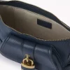 El bolso de hombro 99 en piel granulada El bolso de hombro 99 en piel granulada