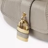 El bolso de hombro 99 en piel granulada El bolso de hombro 99 en piel granulada