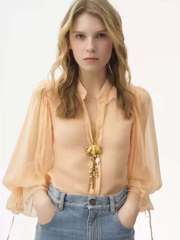 El collar colgante Shells de Chloé El collar colgante Shells de Chloé