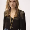 El collar de perlas antiguas de Chloé
