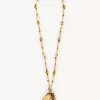 El collar del caballo de cadena