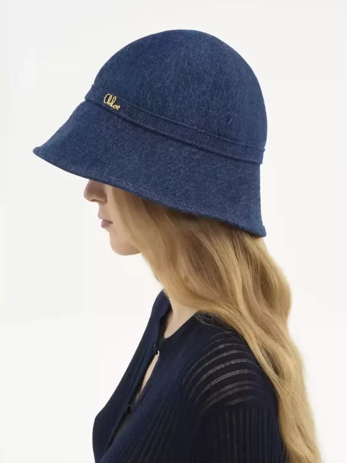 El icónico sombrero de pescador de Chloé en denim