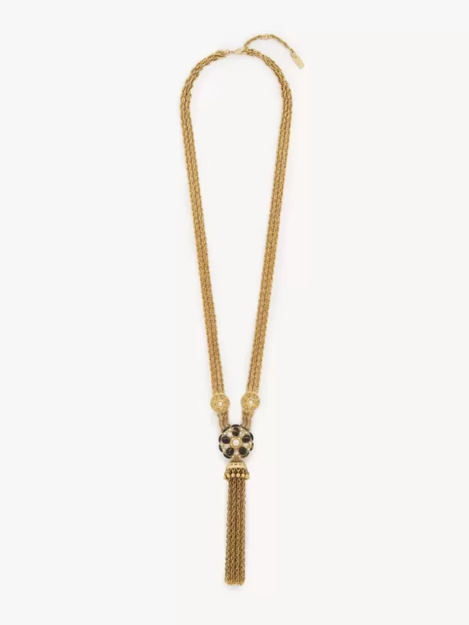 El magnífico collar de Chloé
