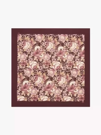 El pañuelo cuadrado Chloé Roses en sarga de seda