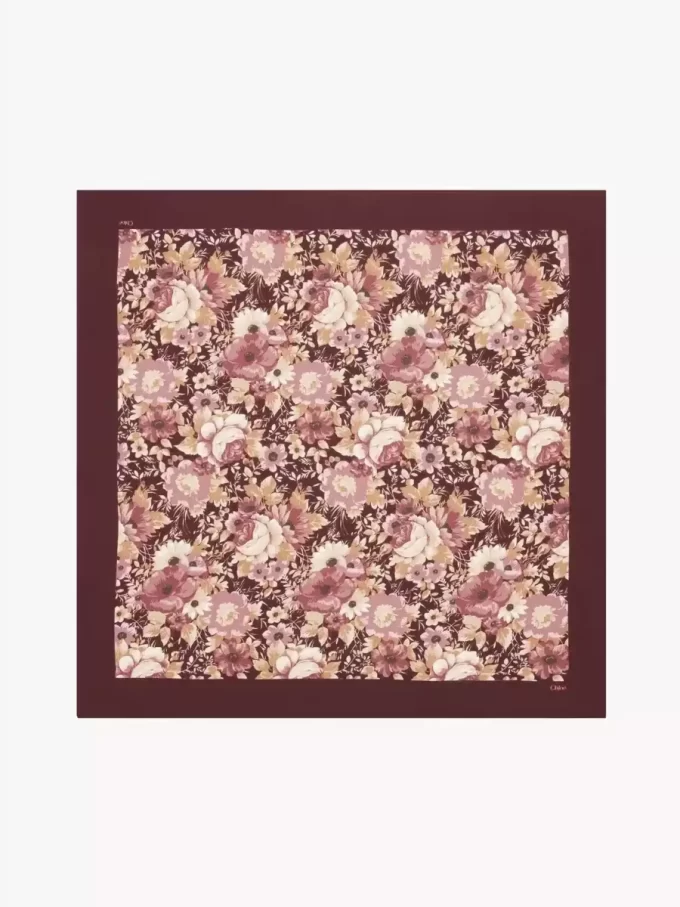 El pañuelo cuadrado Chloé Roses en sarga de seda