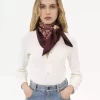 El pañuelo cuadrado Chloé Roses en sarga de seda
