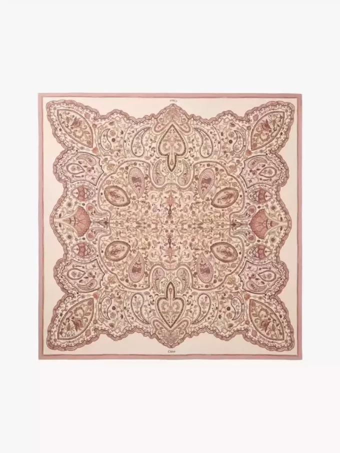 El pañuelo cuadrado Paisley de Chloé en sarga de seda