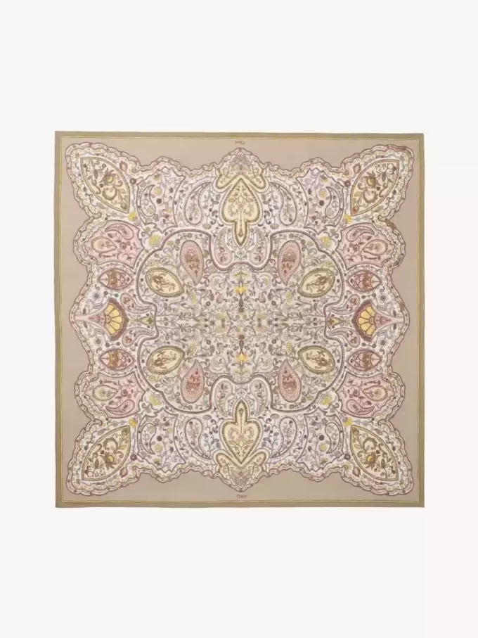 El pañuelo cuadrado Paisley de Chloé en sarga de seda