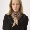 El pañuelo cuadrado Paisley de Chloé en sarga de seda