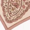 El pañuelo cuadrado Paisley de Chloé en sarga de seda