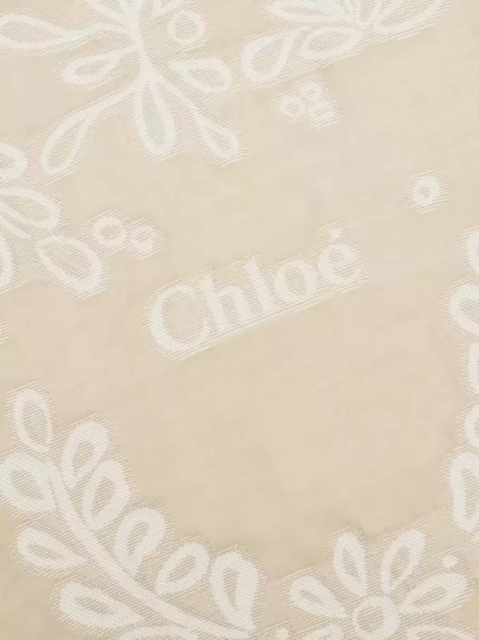 Estola rectangular de lana y seda con bordado inglés