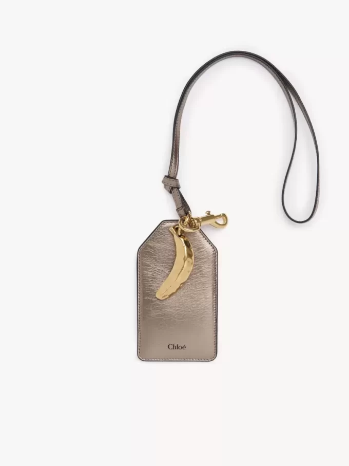 Etiqueta Chloé Symbols Banana en piel metalizada Etiqueta Chloé Symbols Banana en piel metalizada