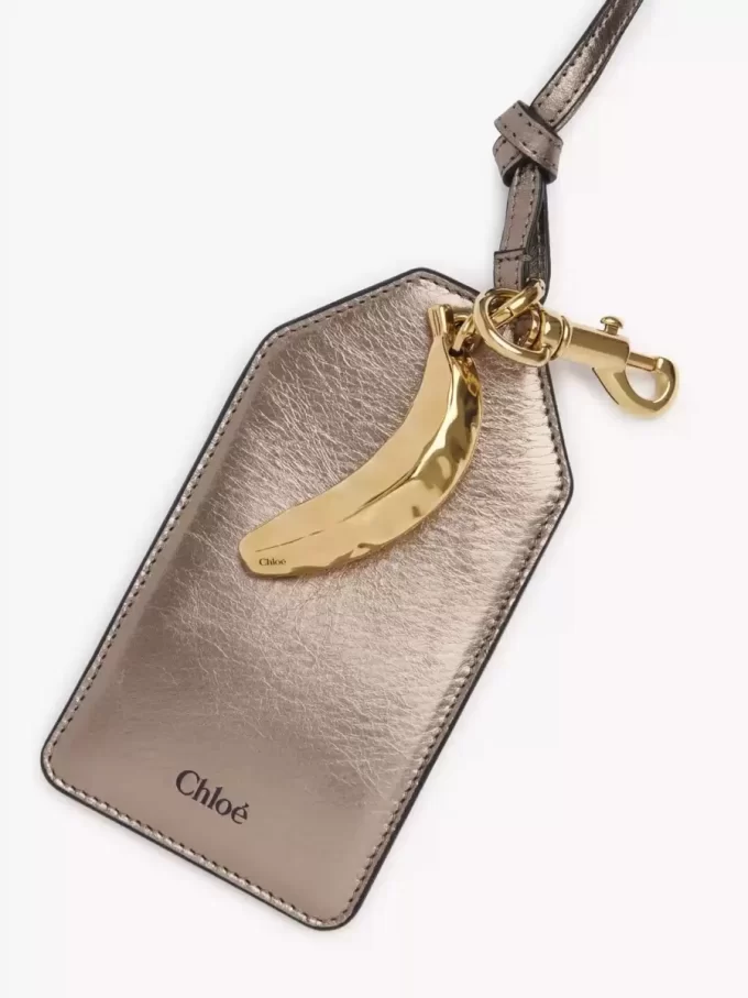 Etiqueta Chloé Symbols Banana en piel metalizada Etiqueta Chloé Symbols Banana en piel metalizada