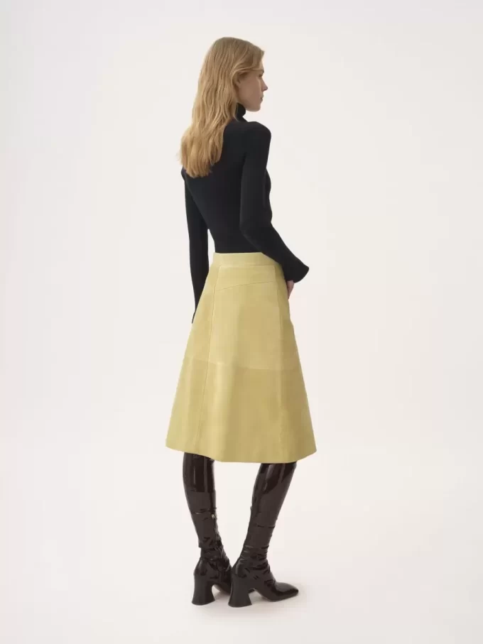 Falda hasta la rodilla en ante Falda hasta la rodilla en ante