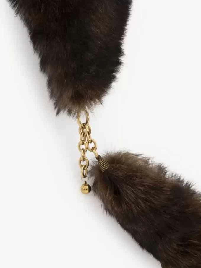 La bufanda Chloé Chain Tails en piel de oveja