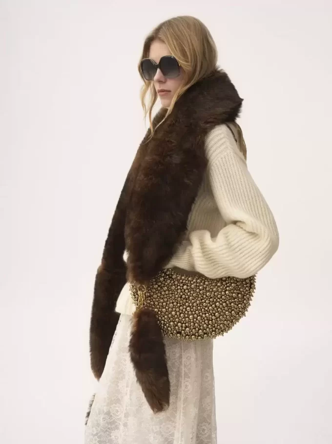 La bufanda Chloé Chain Tails en piel de oveja