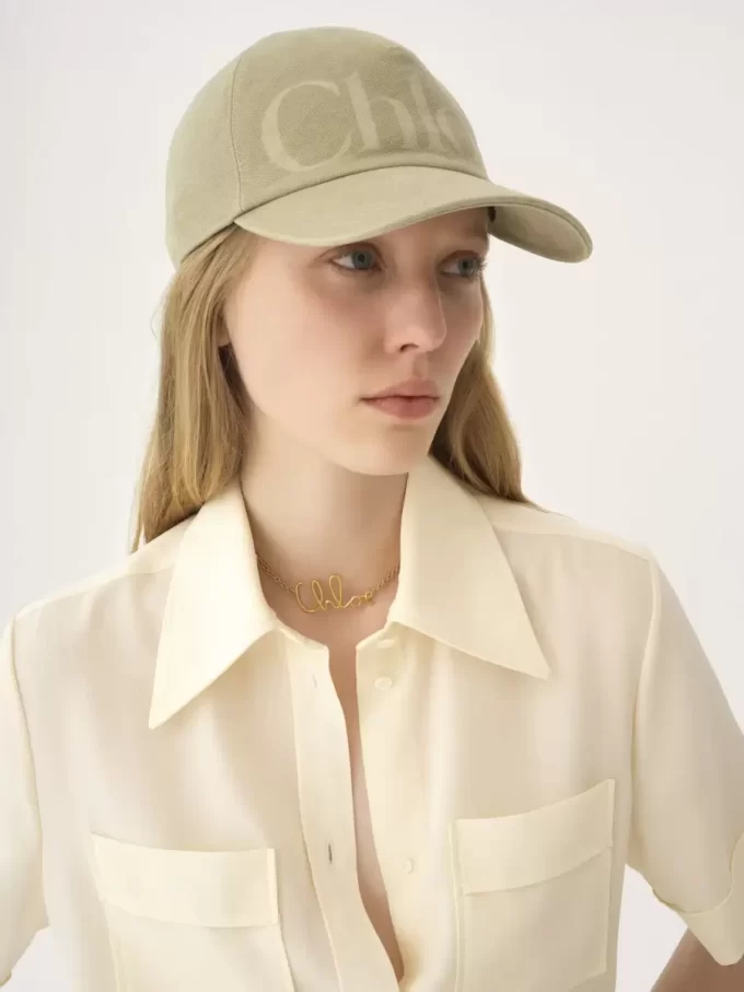 La gorra Chloé Essentials en algodón lavado La gorra Chloé Essentials en algodón lavado