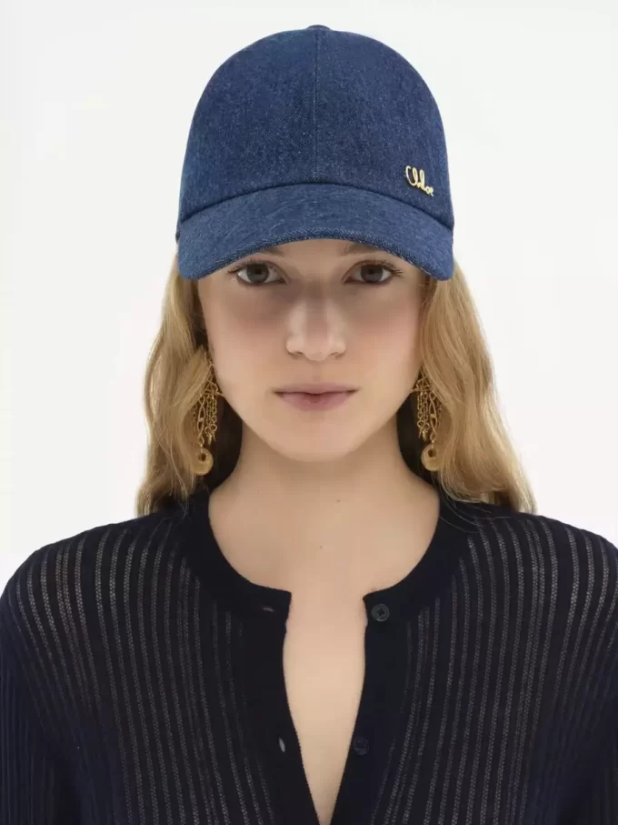 La gorra icónica de Chloé en denim