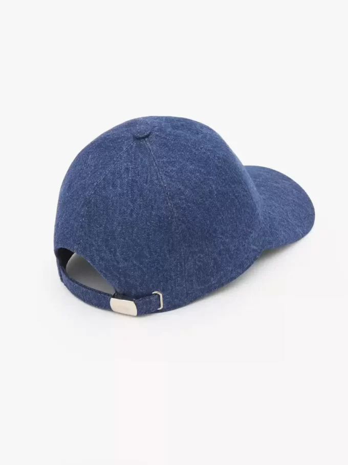 La gorra icónica de Chloé en denim
