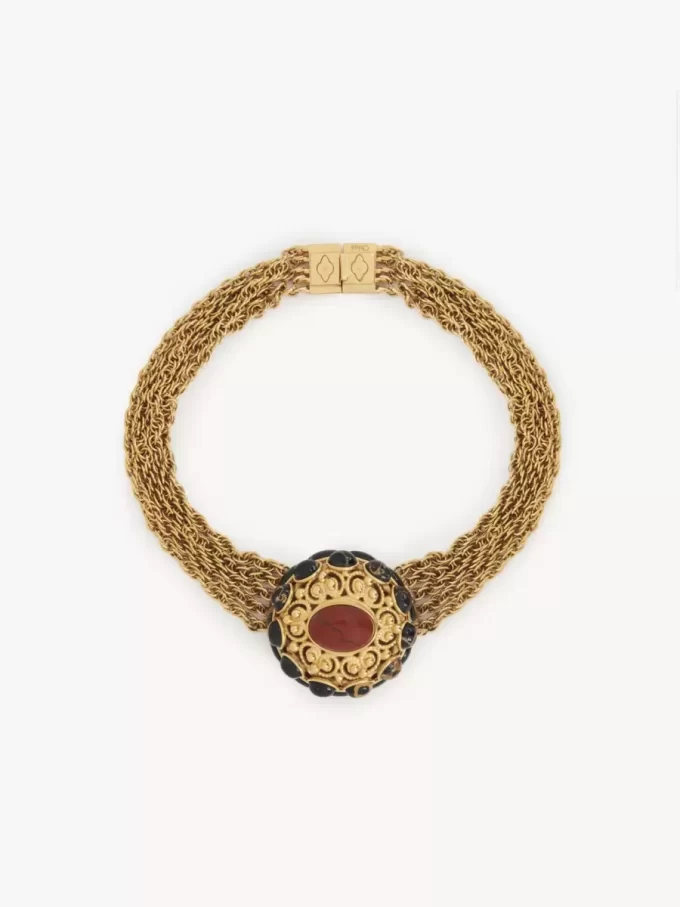 La magnífica gargantilla de Chloé La magnífica gargantilla de Chloé