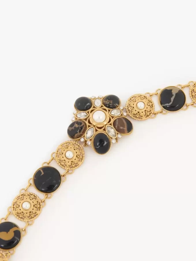 La magnífica gargantilla de Chloé