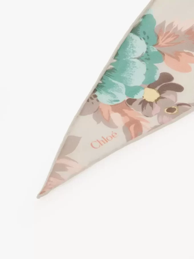 La visera Chloé en rafia