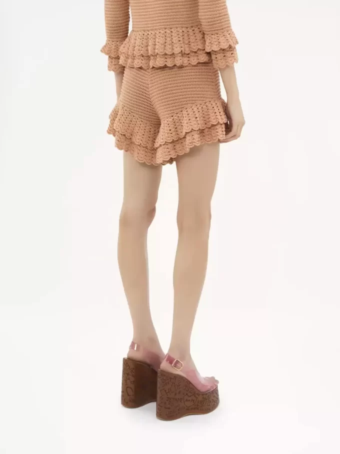 Mini shorts con volantes en punto de crochet